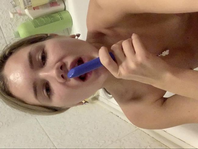 Mary Rock pi**t in die Dusche
