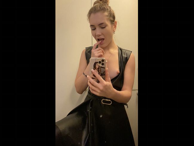 Mary_Rock's Porno Video: Mary Rock Masturbation im Flugzeug
