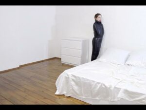 Mary_Rock Porno Video: Mary Rock im schwarzen Polarsack