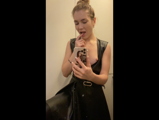 Mary_Rock Porno Video: Mary Rock Masturbation im Flugzeug