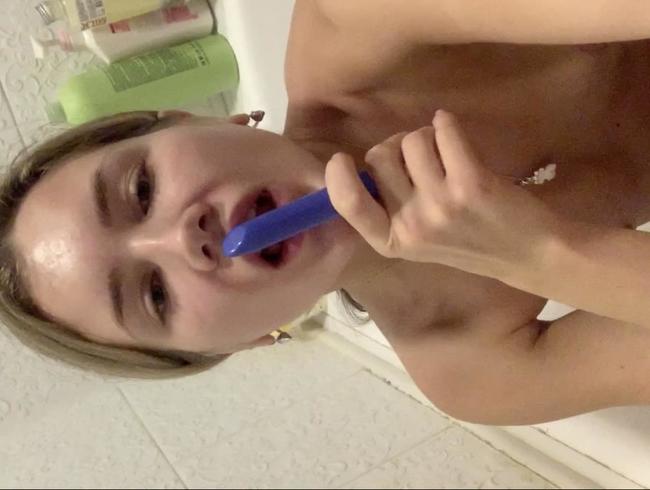 Mary_Rock Porno Video: Mary Rock pisst in die Dusche