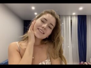 Mary_Rock Porno Video: Mary Rocks verdient Spiel